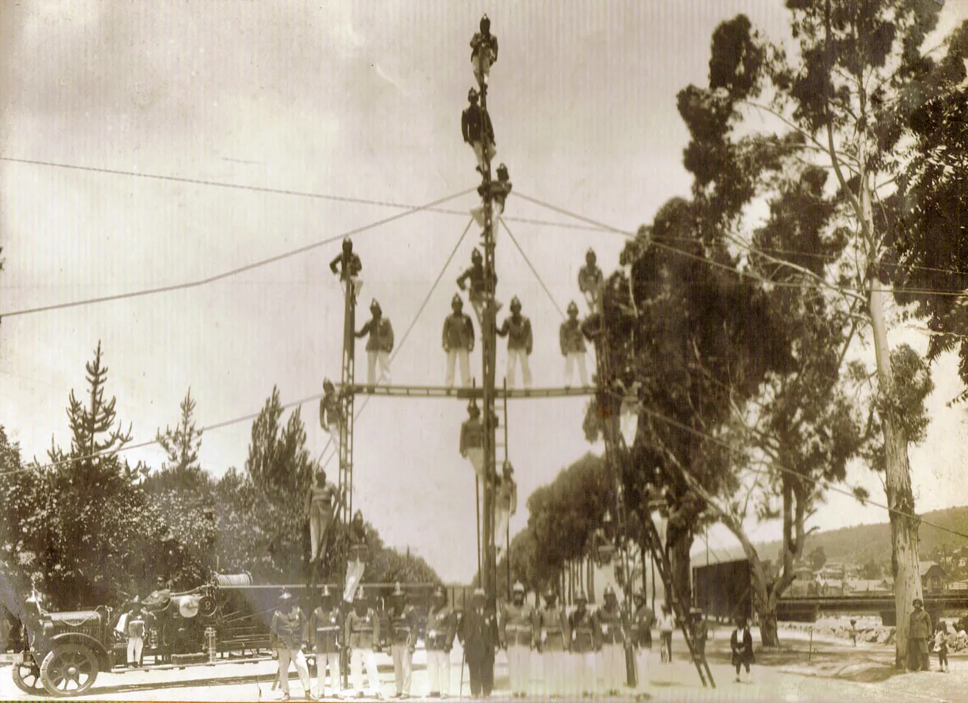 El tradicional Pan de Azúcar, ejercicio doctrinal de escalas realizado por la Segunda Compañía a inicios de 1900