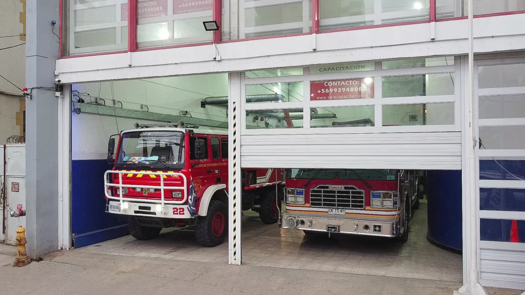Director Honorario Mario Banderas dictó clase magistral para bomberos del CBVM